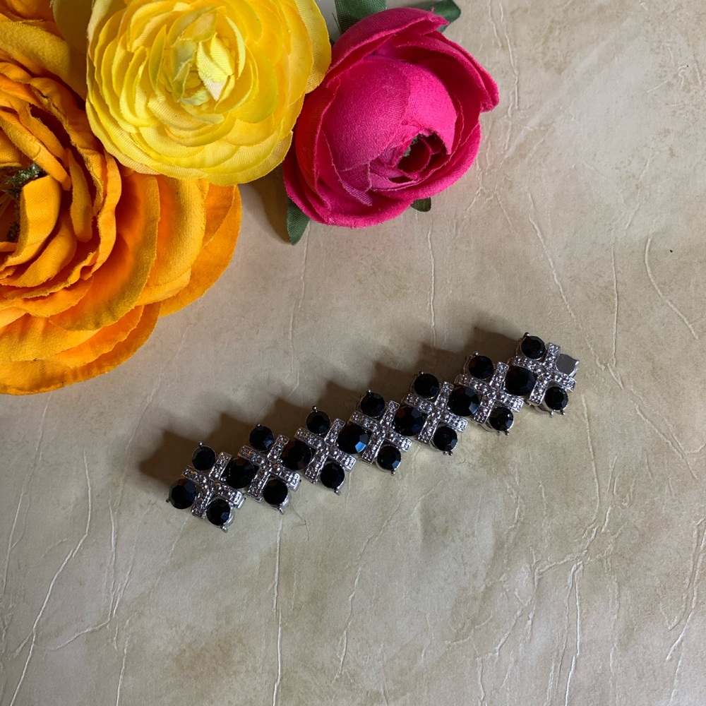 NWOT Fashion Stretch Criss Cross Bracelet